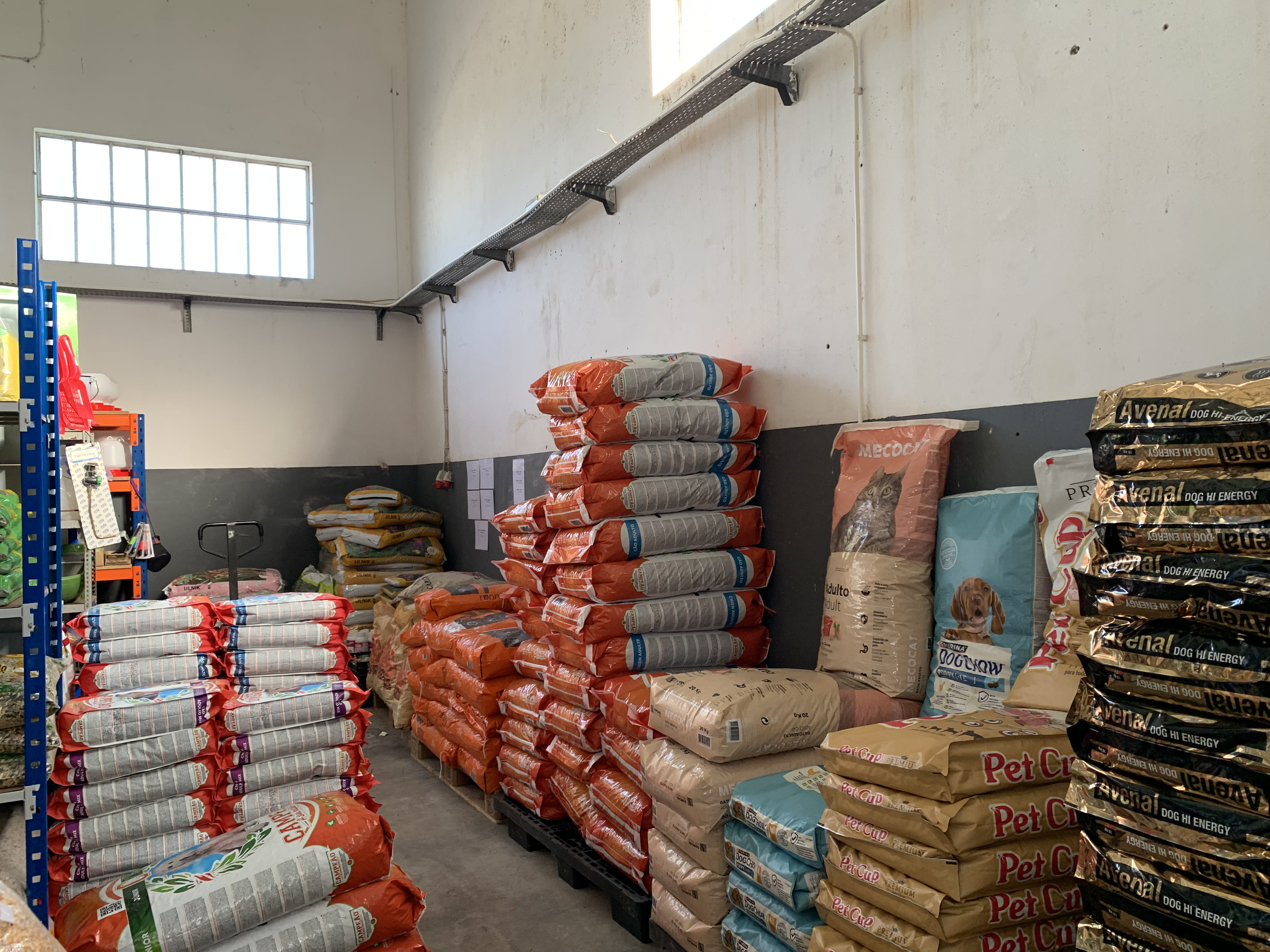 Fotografia real de produtos na Casa das rações.
